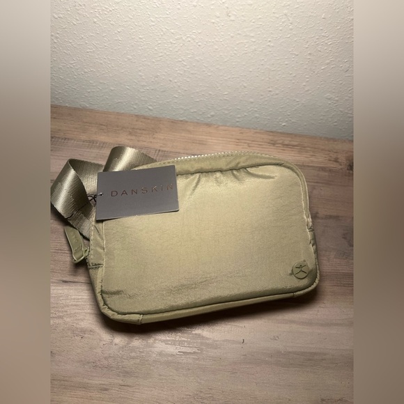 DANSKIN Women's Ella Neoprene Belt Bag, Sage Leaf, Brand New, NWT - Picture 1 of 7